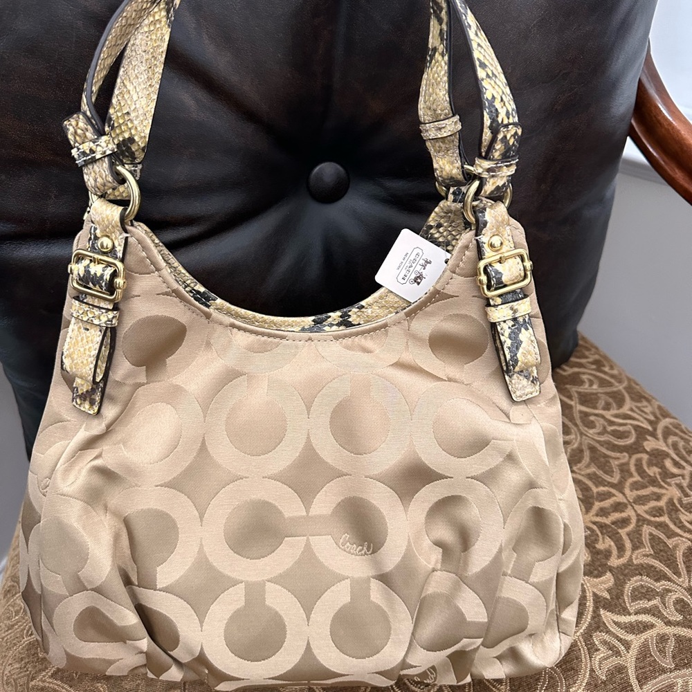 Authentic COACH shoulder bag.